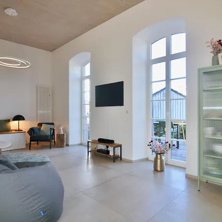 Wohnen Im Klassenzimmer Einer Alten Schule * Baustert