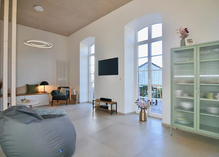 Wohnen Im Klassenzimmer Einer Alten Schule * Baustert